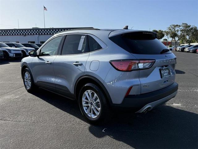 2022 ford escape se