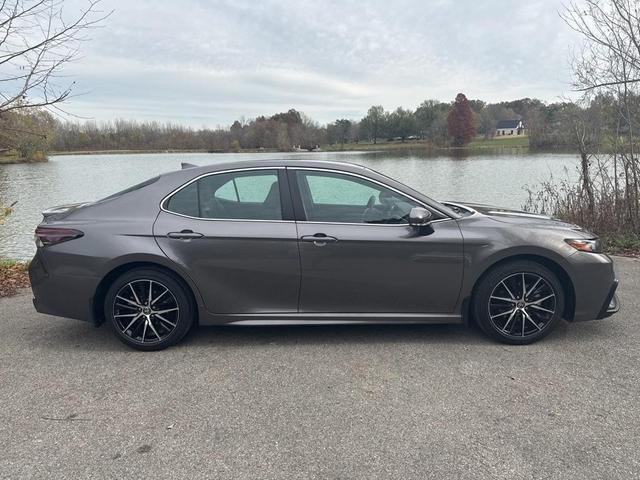 2022 toyota camry se