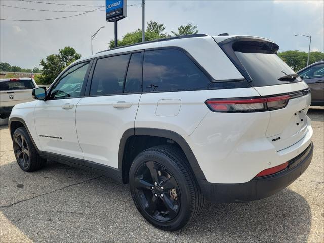 2022 jeep grand cherokee altitude