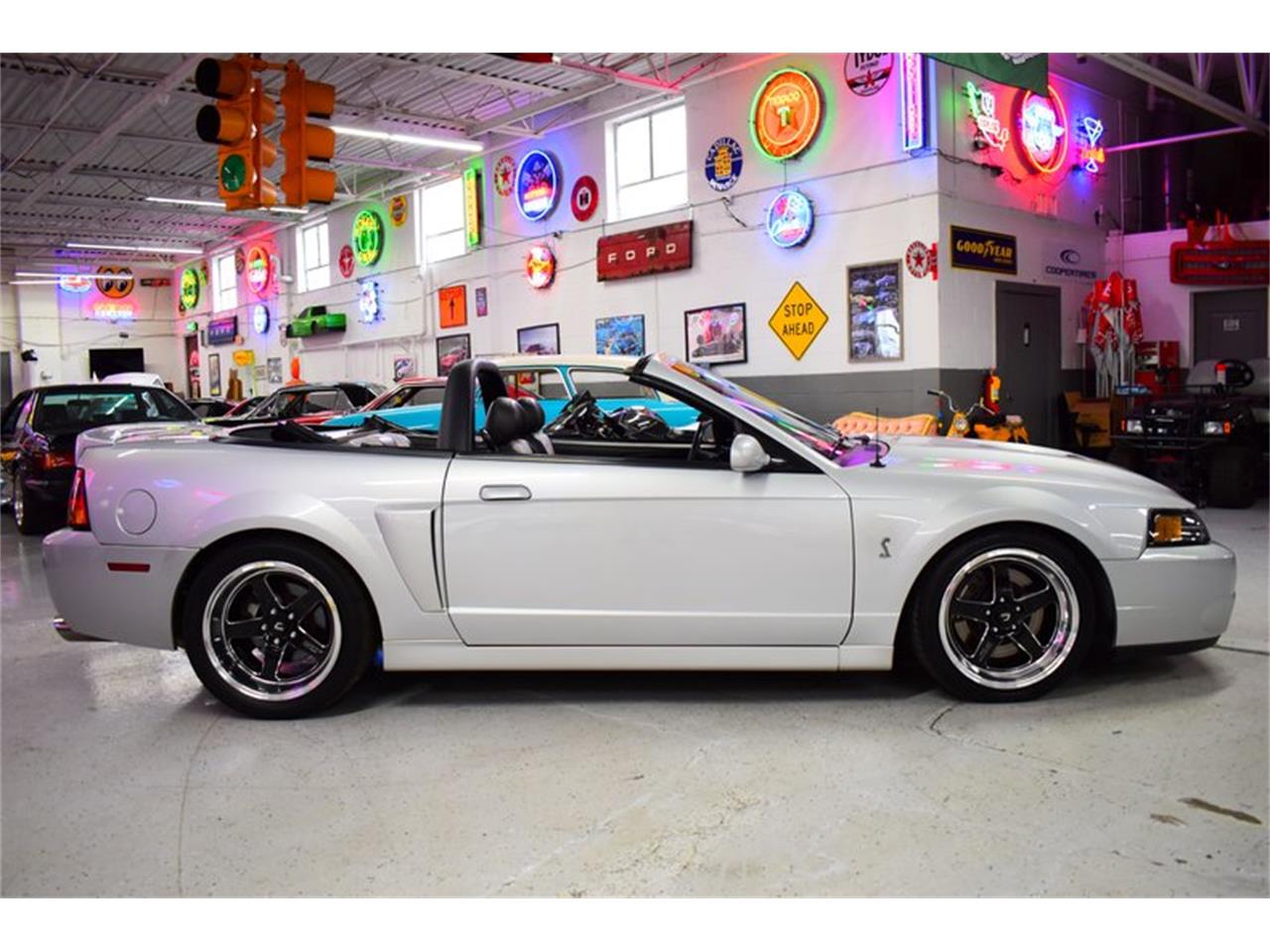 2003 ford mustang