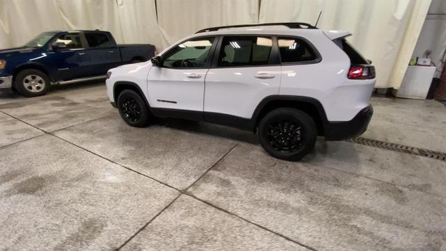 2023 jeep cherokee altitude lux