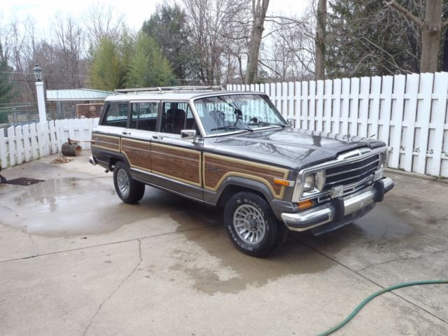 1988 jeep wagoneer low reserve! and low miles!