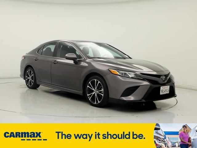 2020 toyota camry se