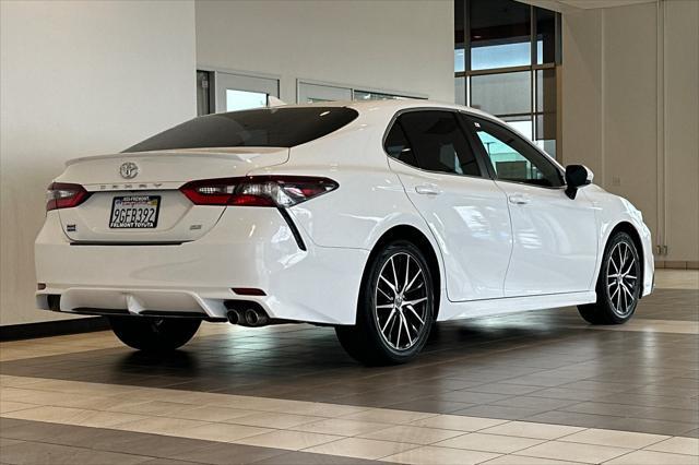 2022 toyota camry se