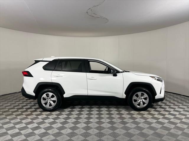2023 toyota rav4 le