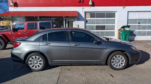 2013 chrysler 200 lx