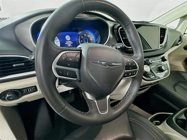 2022 chrysler pacifica touring-l
