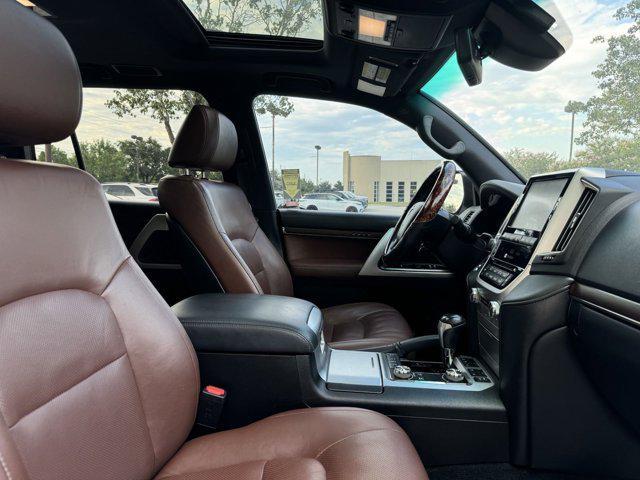 2018 toyota land cruiser base