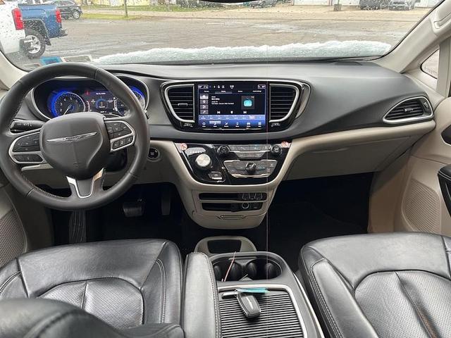 2022 chrysler pacifica touring-l