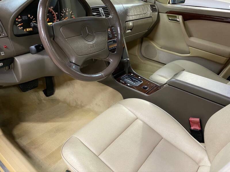 1994 mercedes-benz c-class c 220 4dr sedan automatic 4-speed rwd i4 2.2l