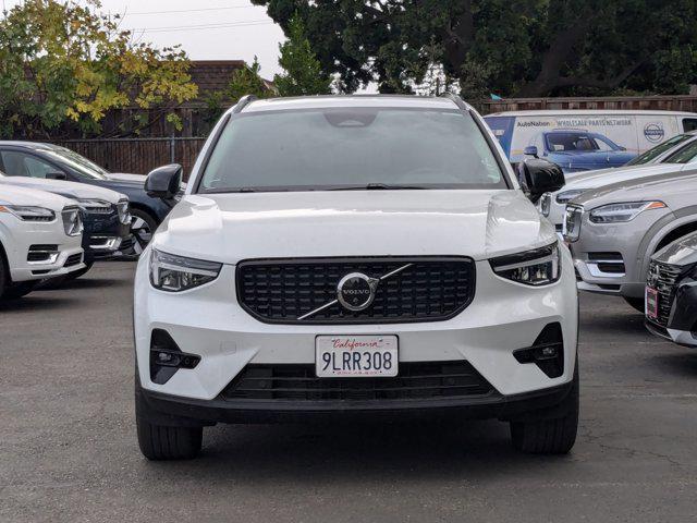 2024 volvo xc40 b5 plus dark theme