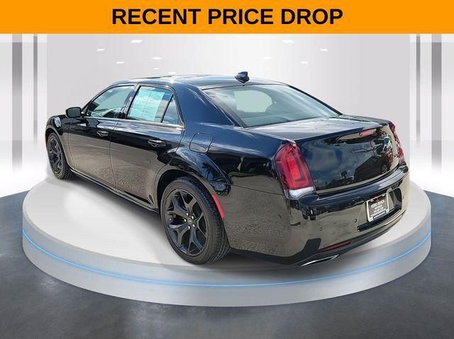 2022 chrysler 300 s