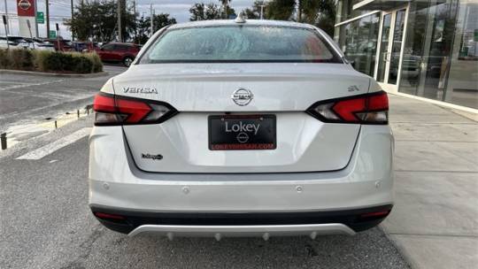 2021 nissan versa sv