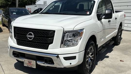 2024 Nissan Titan sv