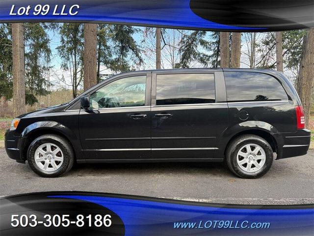 2010 chrysler town & country lx