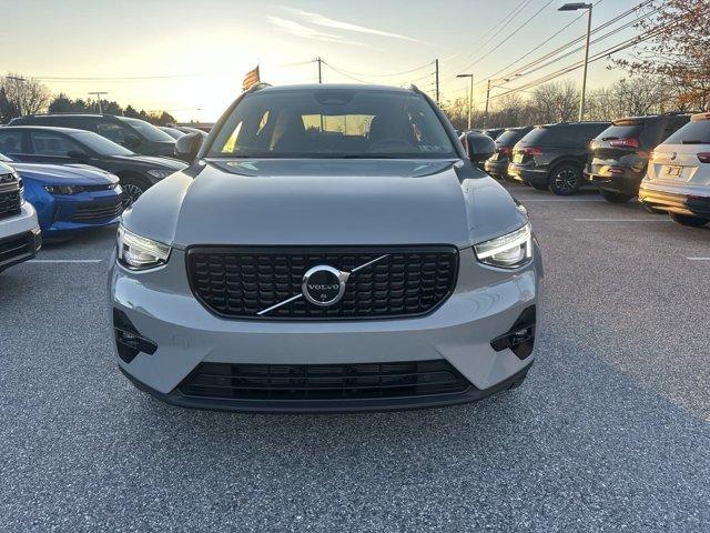2024 volvo xc40 plus dark theme