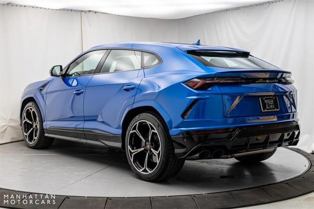2022 lamborghini urus base