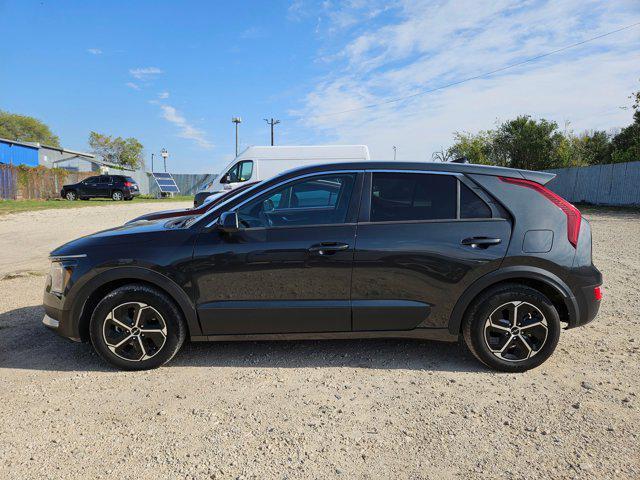 2023 kia niro lx