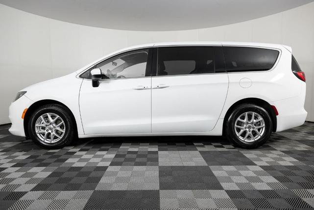 2022 chrysler voyager lx