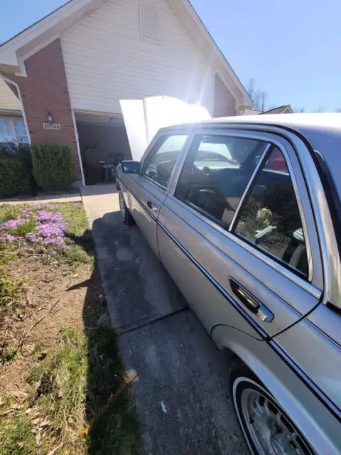1984 mercedes-benz 300-series sedan grey rwd automatic dt