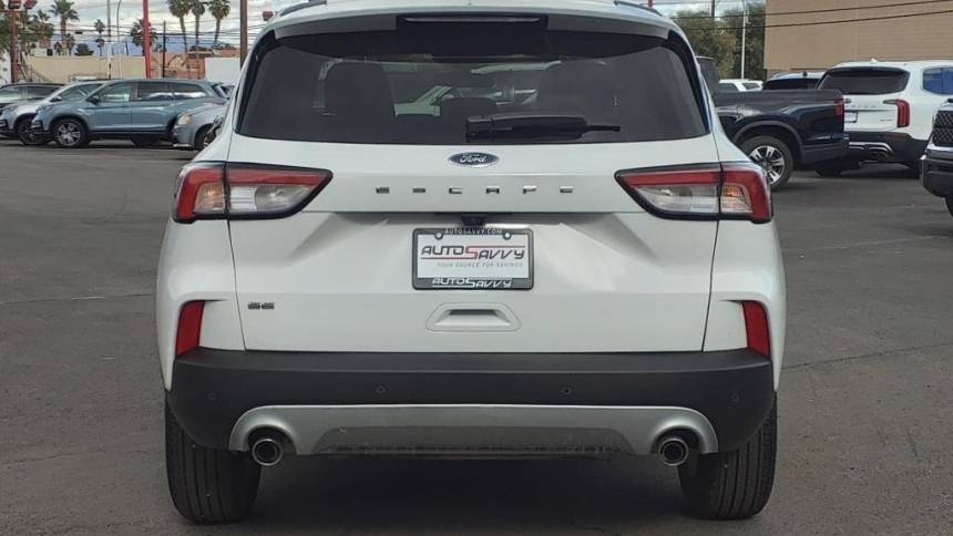 2022 ford escape se
