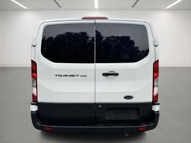 2022 ford transit-250 base