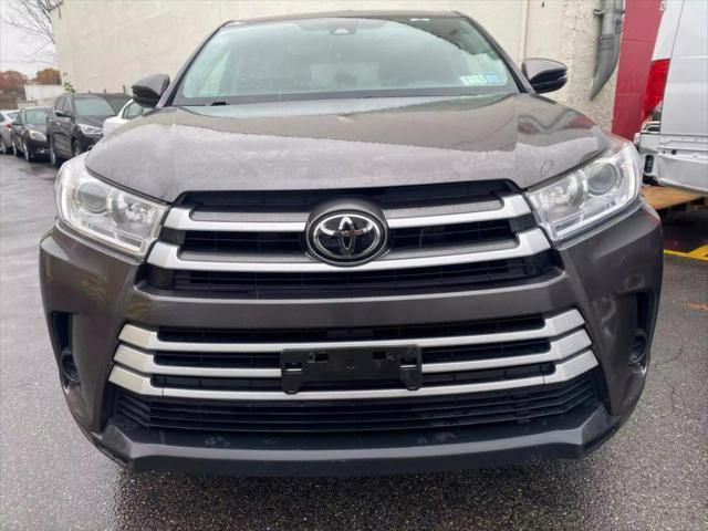 2017 toyota highlander le