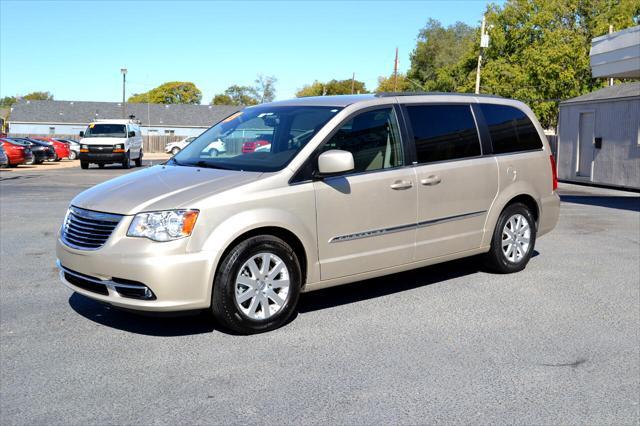 2013 chrysler town & country touring