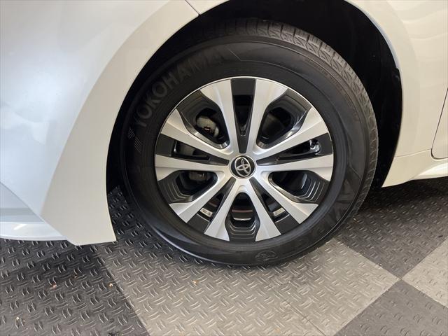 2022 toyota corolla hybrid le