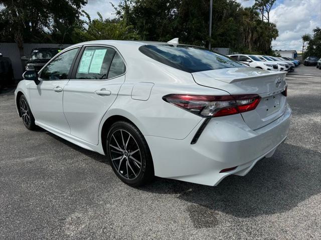 2022 toyota camry se