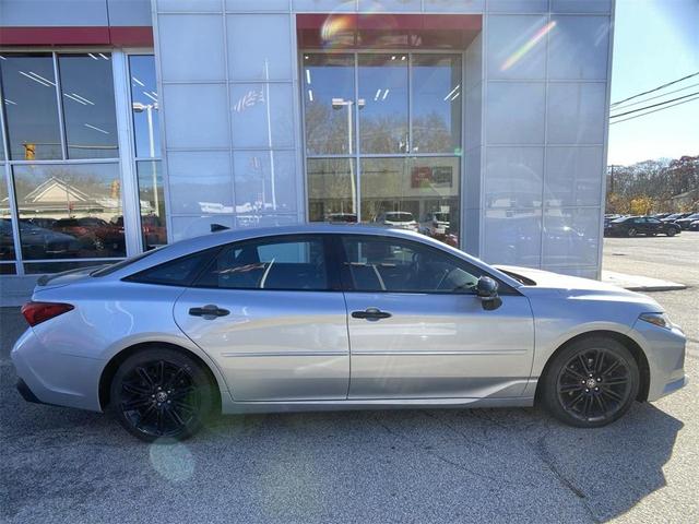2022 toyota avalon hybrid xse nightshade