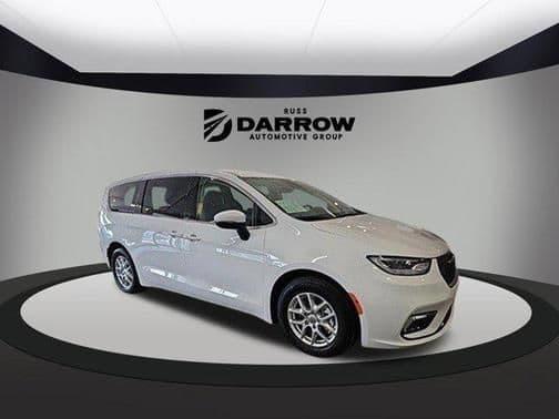2023 chrysler pacifica touring-l in west bend, wisconsin