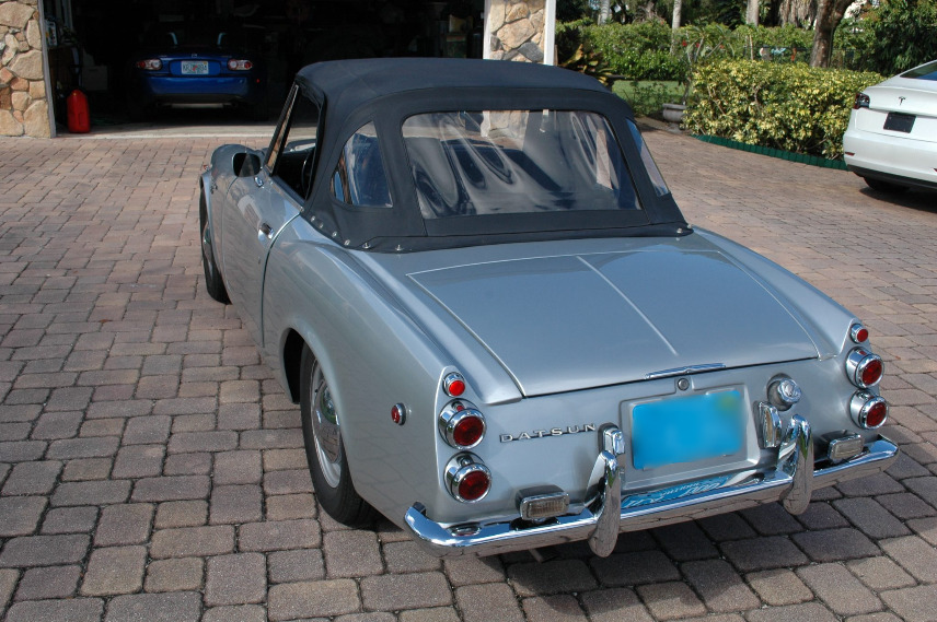 1969 datsun 2000 roadster 5-speed