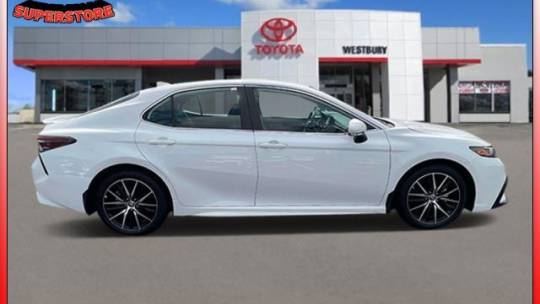2023 toyota camry hybrid se