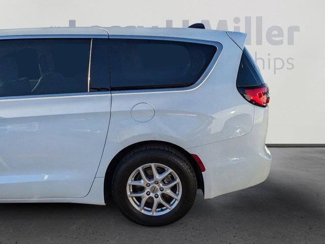 2023 chrysler pacifica touring-l
