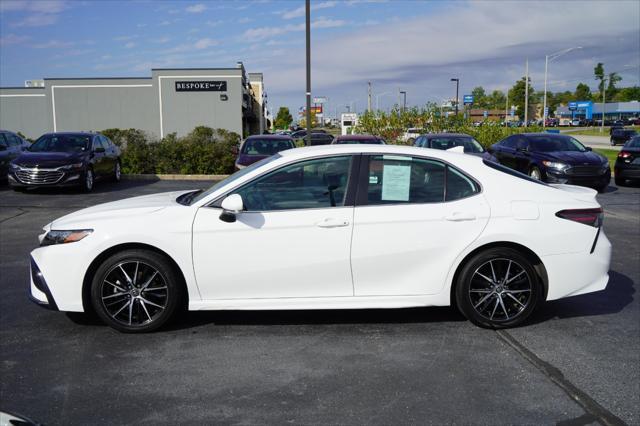 2022 toyota camry se