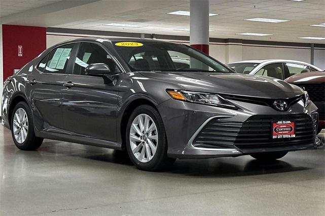 2023 toyota camry le