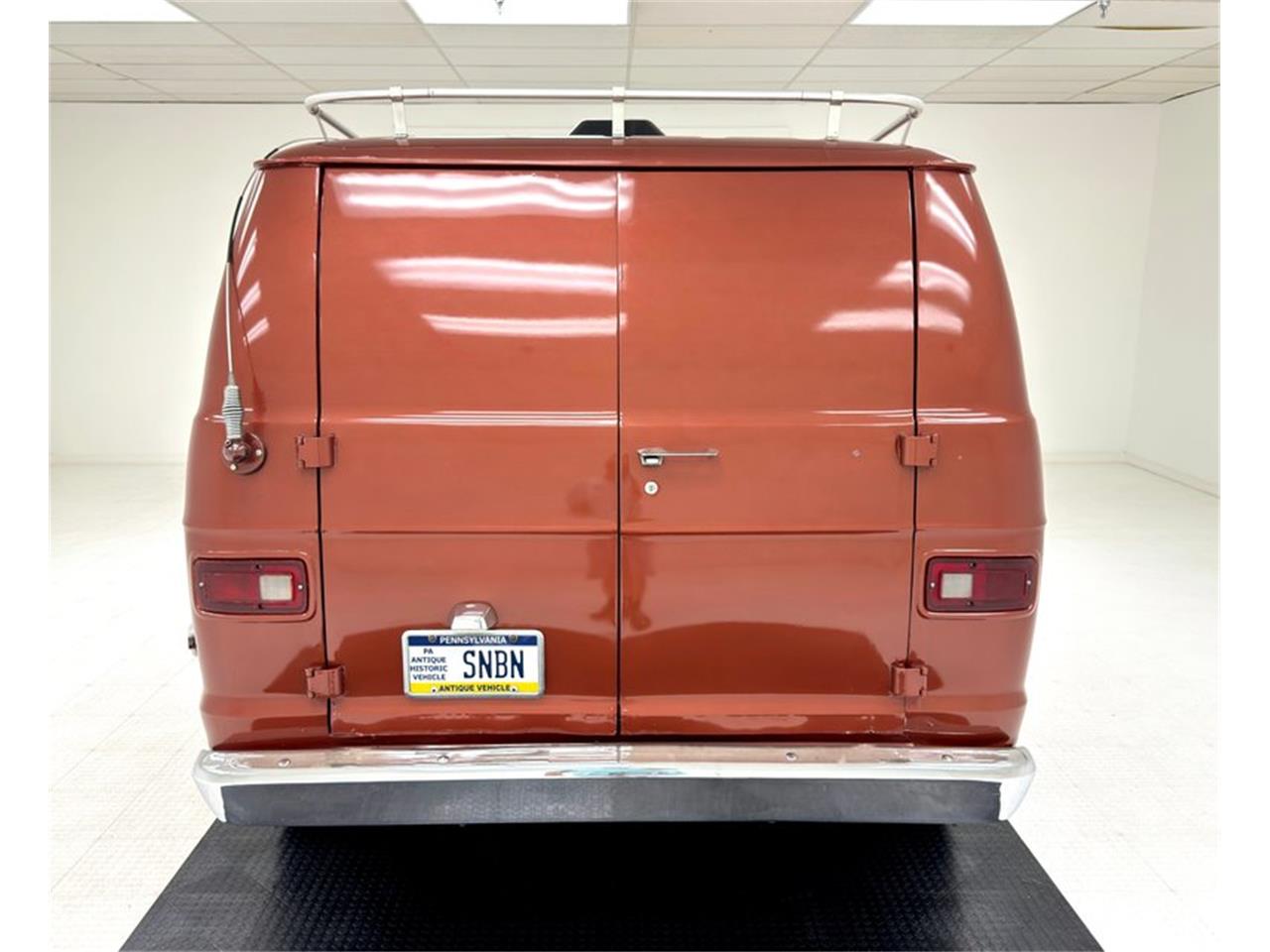 1977 dodge b200