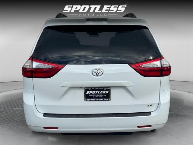 2019 toyota sienna le