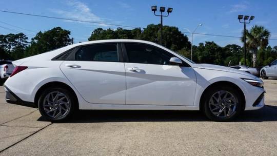 2025 Hyundai Elantra hybrid blue