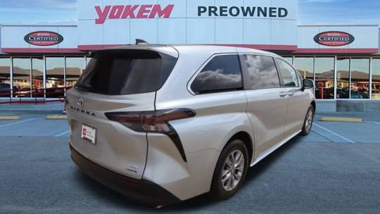 2023 toyota sienna le 8-passenger