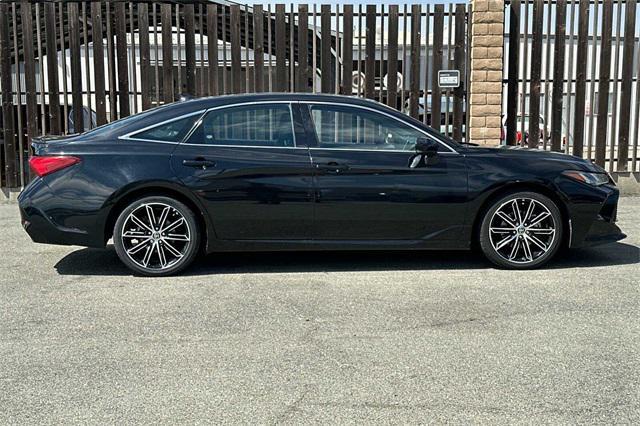 2022 toyota avalon touring
