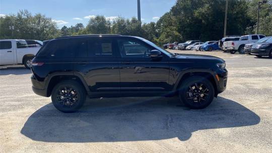 2024 Jeep Grand Cherokee laredo
