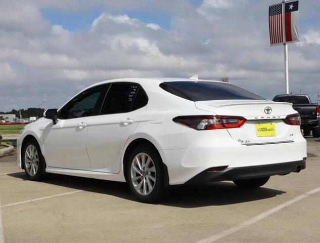 2022 toyota camry le