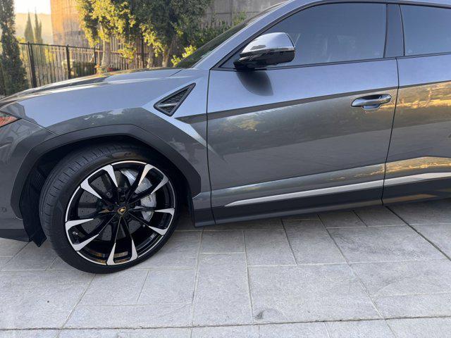 2020 lamborghini urus awd