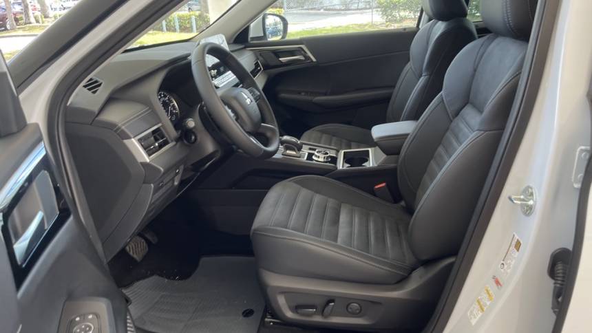 2023 mitsubishi outlander se