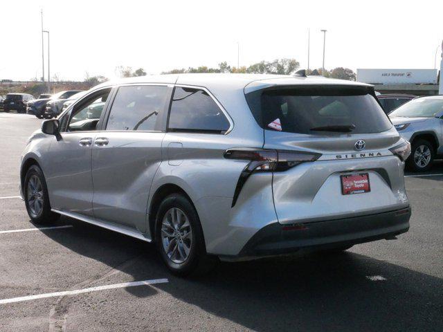 2023 toyota sienna le