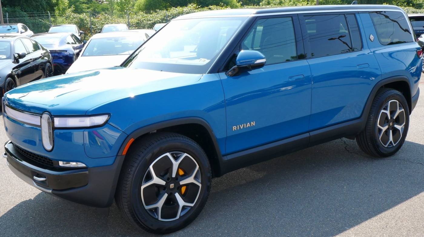 2023 rivian r1s adventure