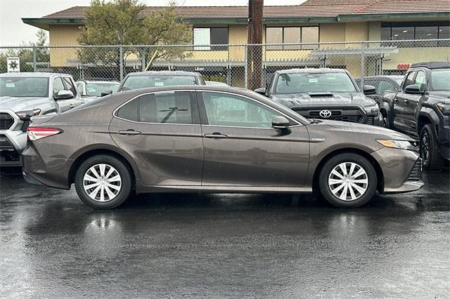 2020 toyota camry hybrid le