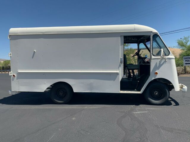 grumman-olson kurb-side aluminum-bodied step van rust free arizona truck